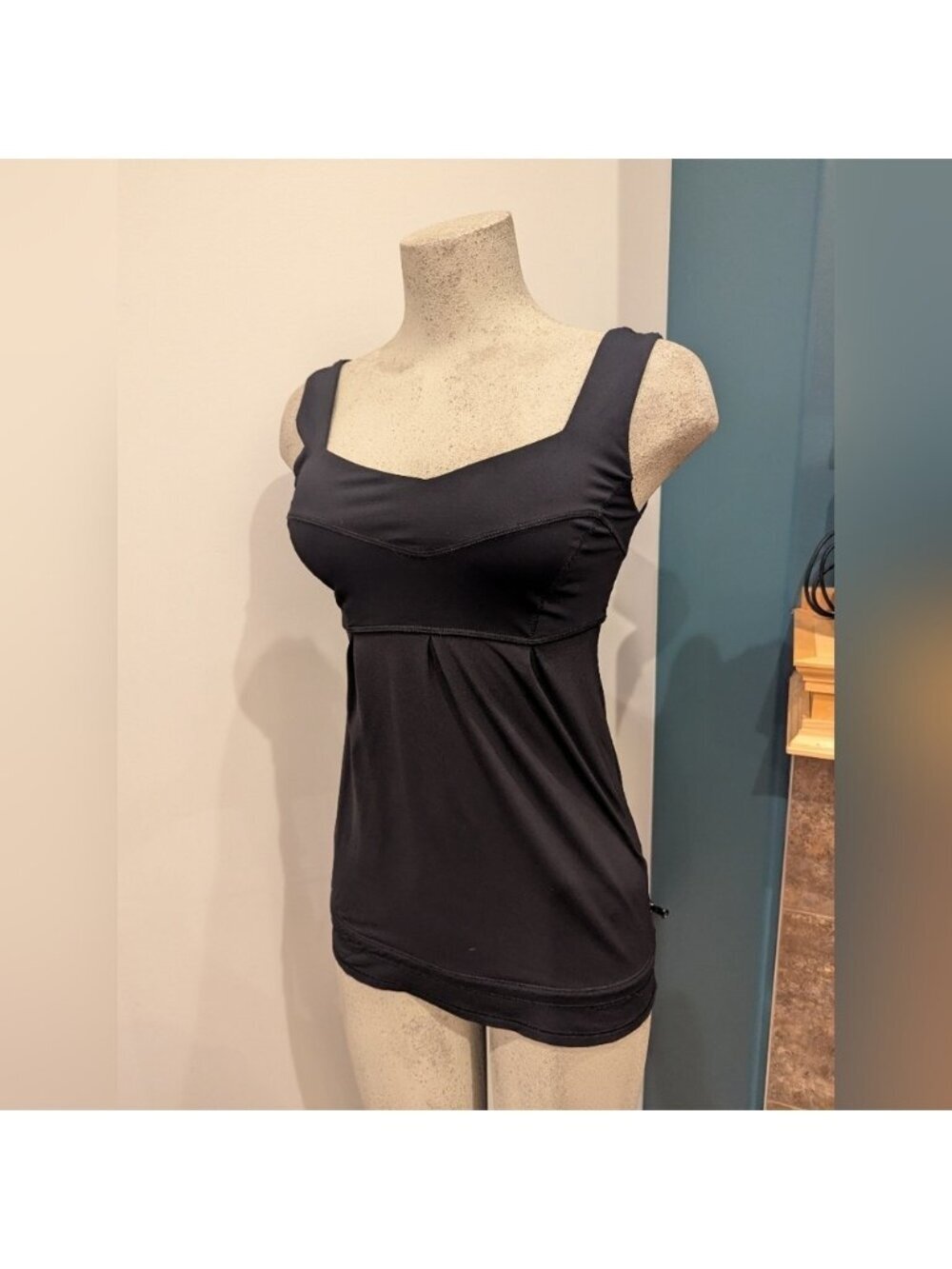 Lululemon Elevate Tank Women's Black Low Back Singlet Size 4 Fits Size 6
